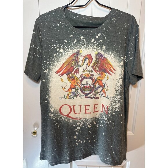 Queen Graphic Tee With Distressed Splatter Design Gray & White, Large - Picture 1 of 5